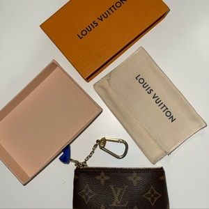 Louis Vuitton Key Pouch
Monogram Brown